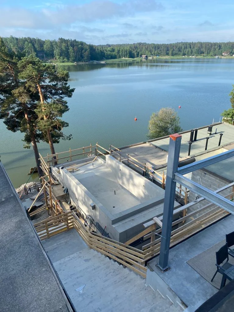 Byggande av pool i skärgården