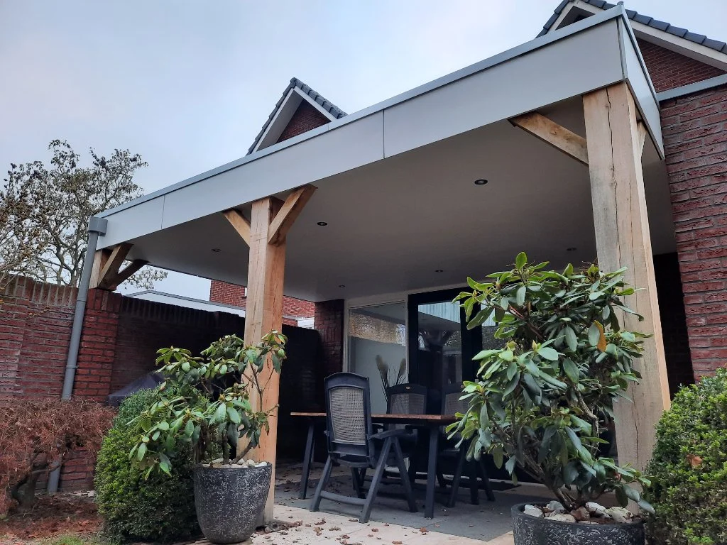 Modern Terrasoverkapping met Houtkader
