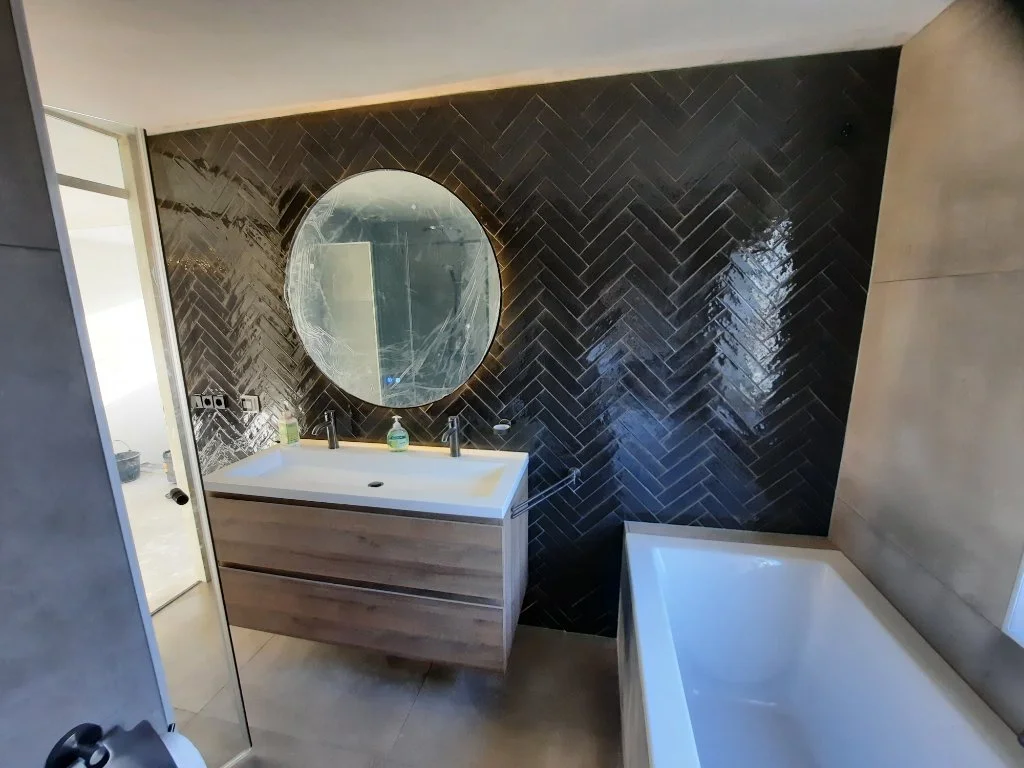 Luxe Badkamer met Accent Wall