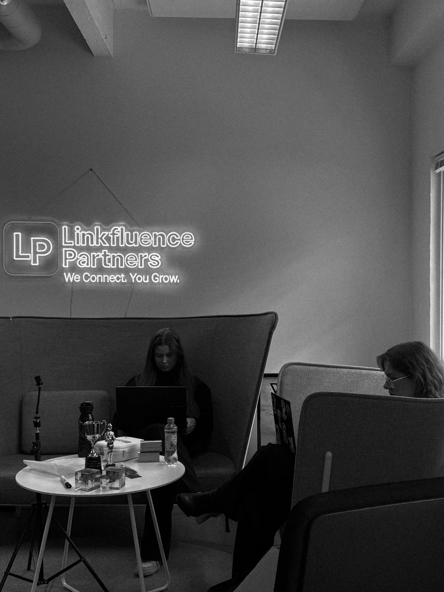 Linkfluence Partners team collaborating